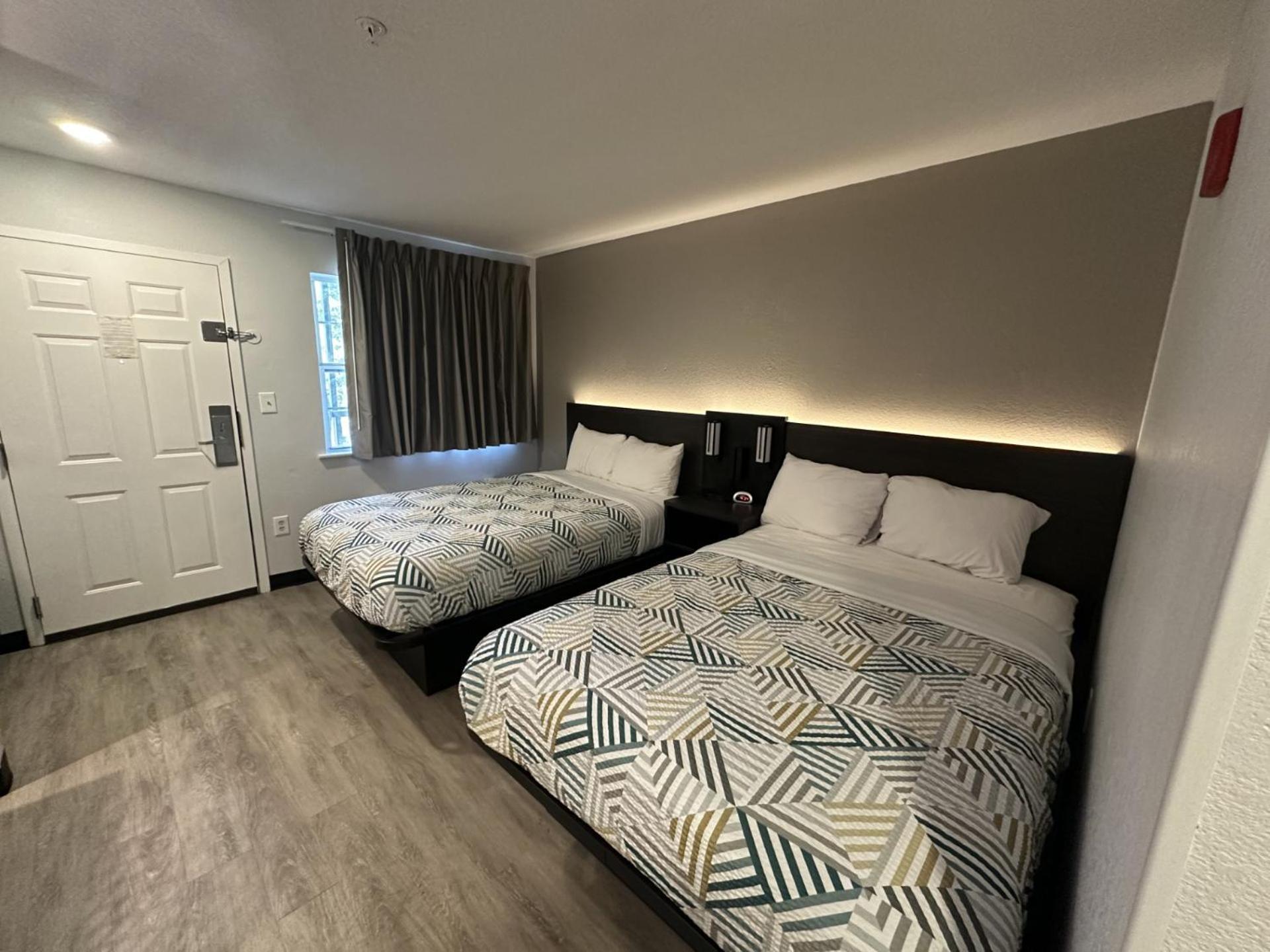 6 Ga Airport Hotel 2*