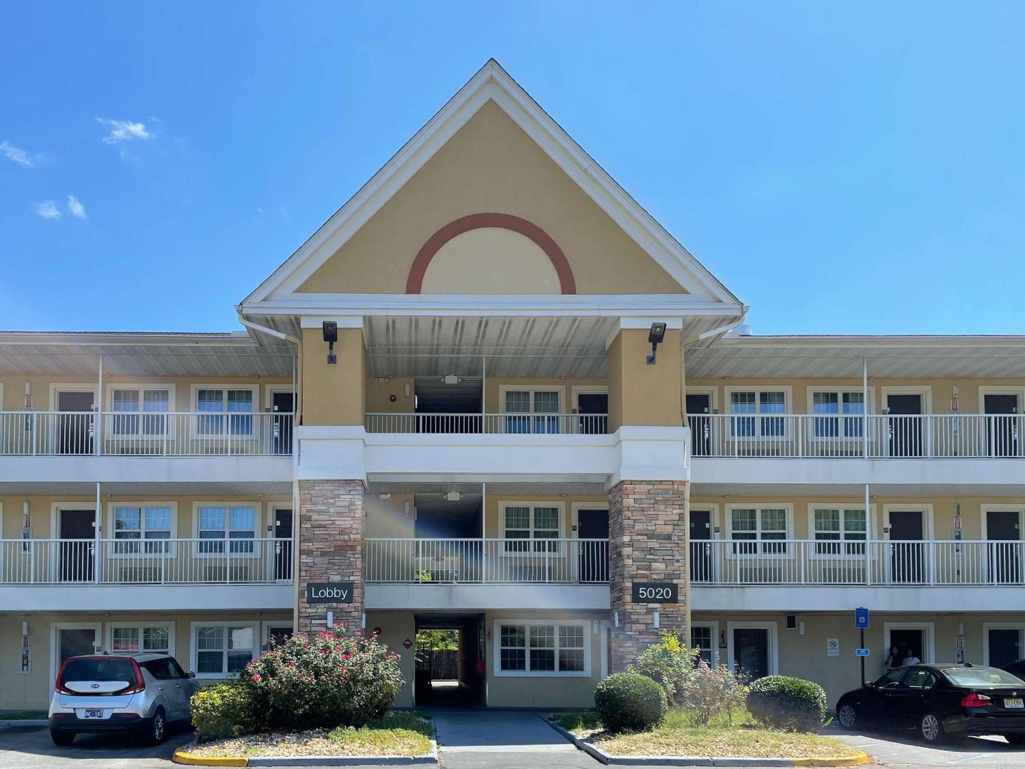 6 Ga Airport Hotel 2*