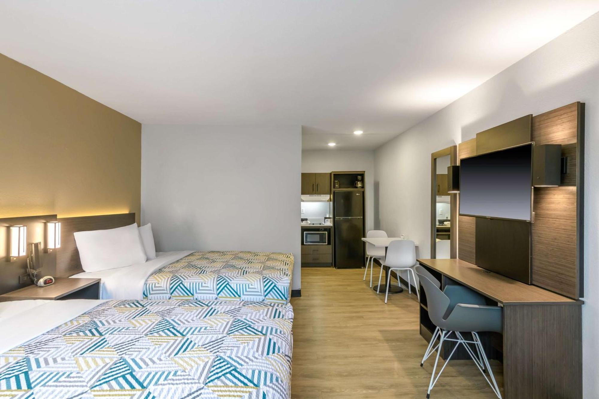 6 Ga Airport Hotel