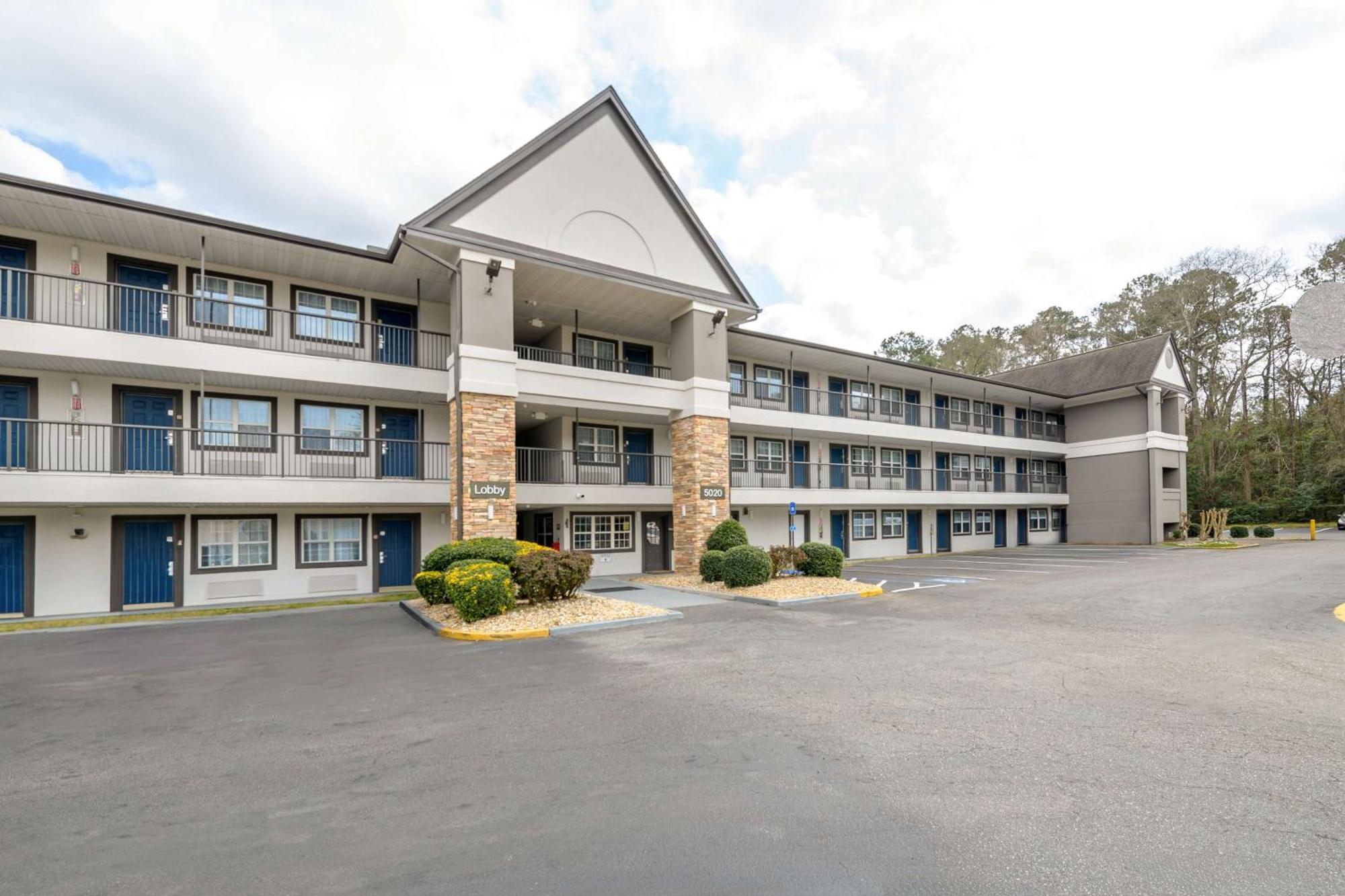 6 Ga Airport Hotel